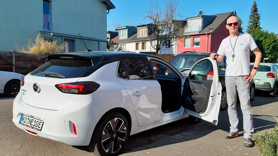 Inżynier ds. rozruchu KONE Thilo Wirth w Niemczech jest jednym z wielu pracowników KONE zaangażowanych w osiąganie celów środowiskowych.